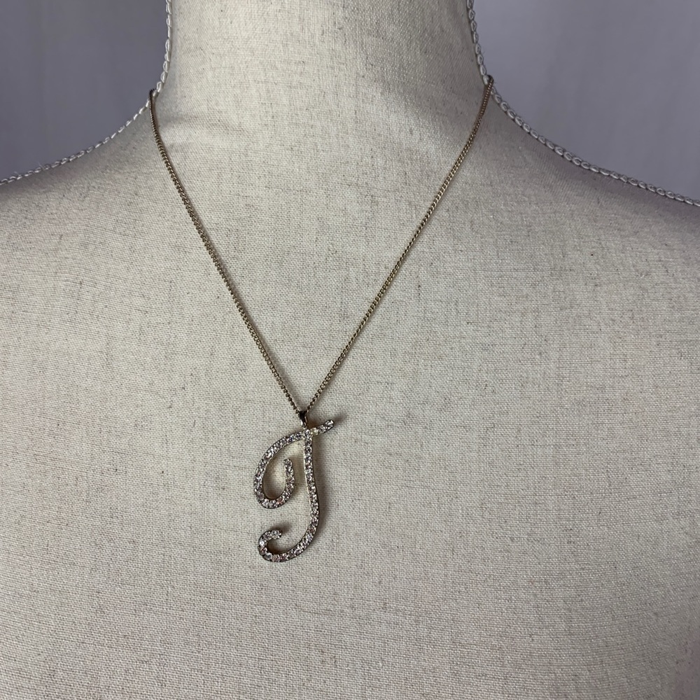🏆 T Necklace